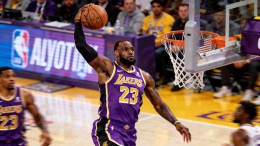 NBA篮球比赛中的扣篮瞬间